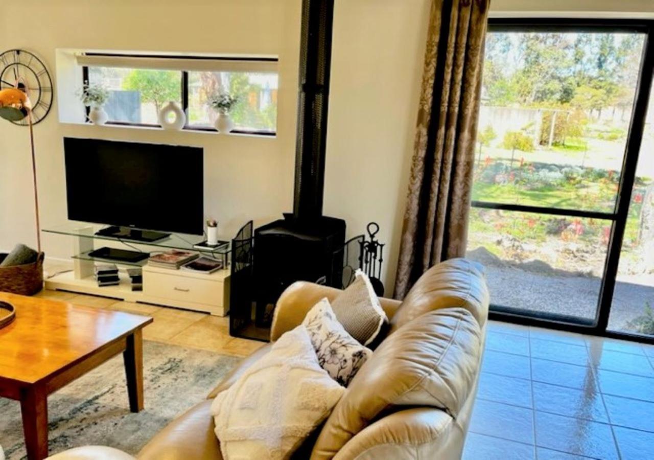Granite Gardens Cottages & Lake Retreat Станторп Екстериор снимка