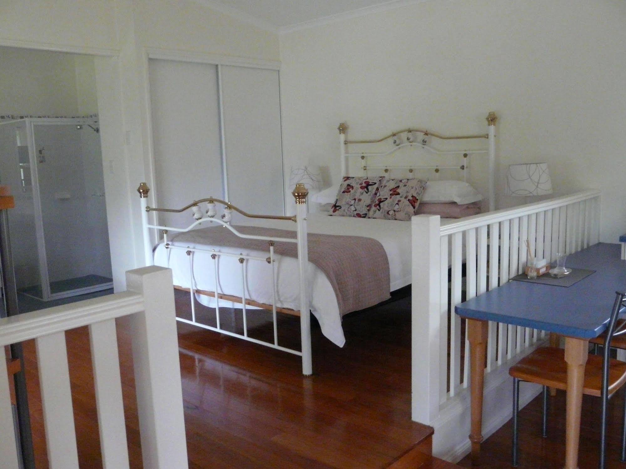 Granite Gardens Cottages & Lake Retreat Станторп Екстериор снимка