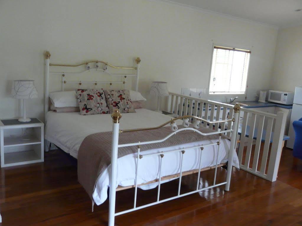 Granite Gardens Cottages & Lake Retreat Станторп Екстериор снимка