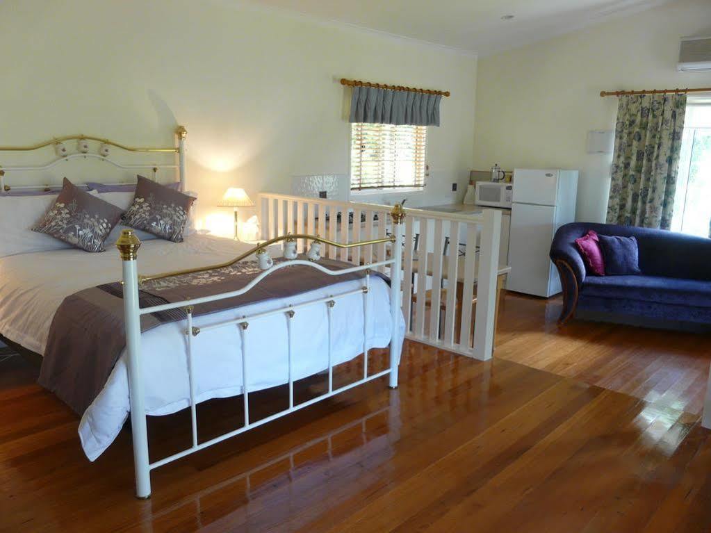 Granite Gardens Cottages & Lake Retreat Станторп Екстериор снимка
